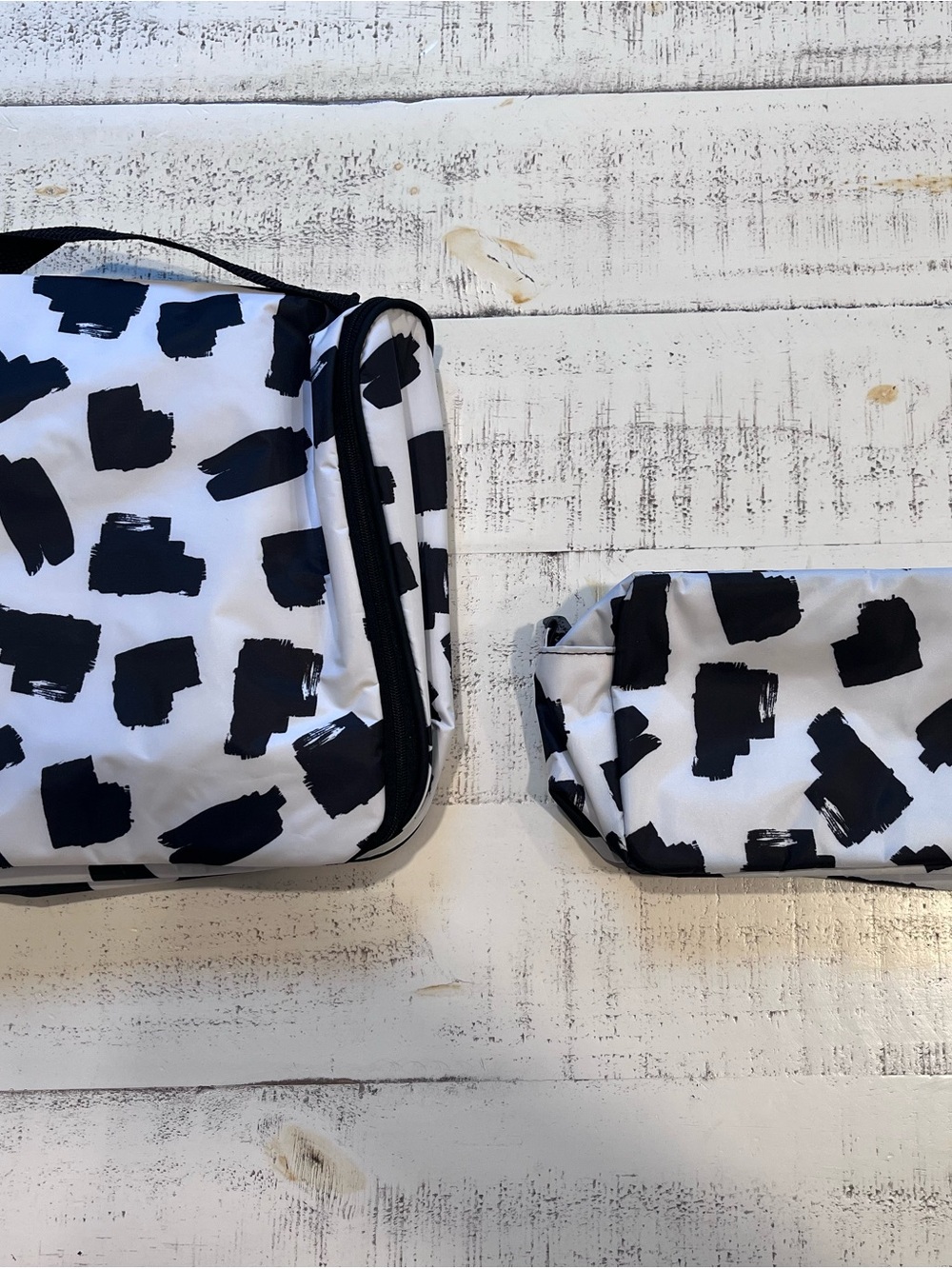 thirty-one Black and White Brushstroke Cosmetic Bag Set
